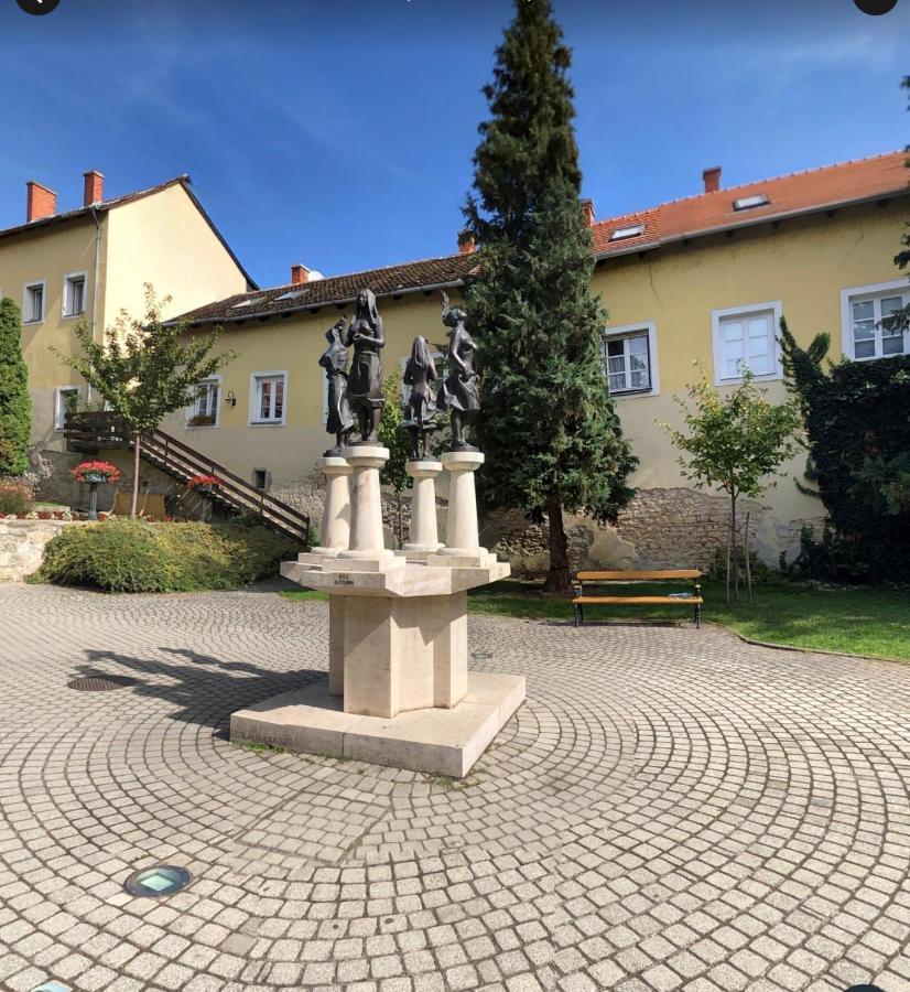 Negy Evszak Apartman- Apartment Tapolca